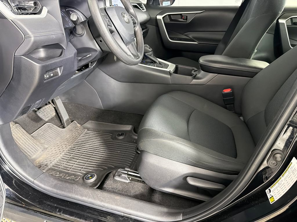 Used 2023 Toyota RAV4 LE image 9
