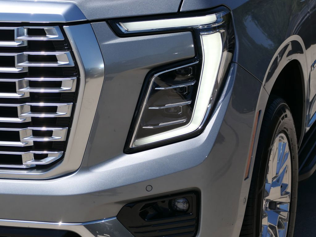 Used 2025 GMC Yukon XL Denali AWD/4WD image 9