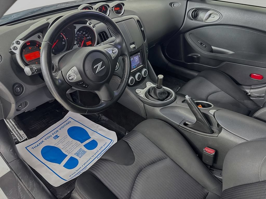 Used 2020 Nissan 370Z Coupe RWD image 9