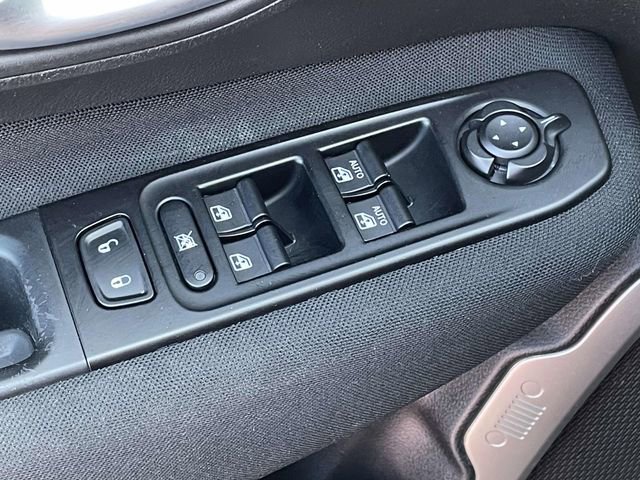 Used 2021 Jeep Renegade Latitude AWD/4WD image 18
