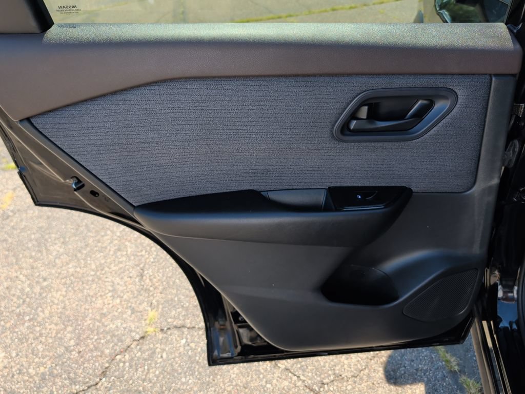 Used 2023 Nissan Rogue S AWD/4WD image 30