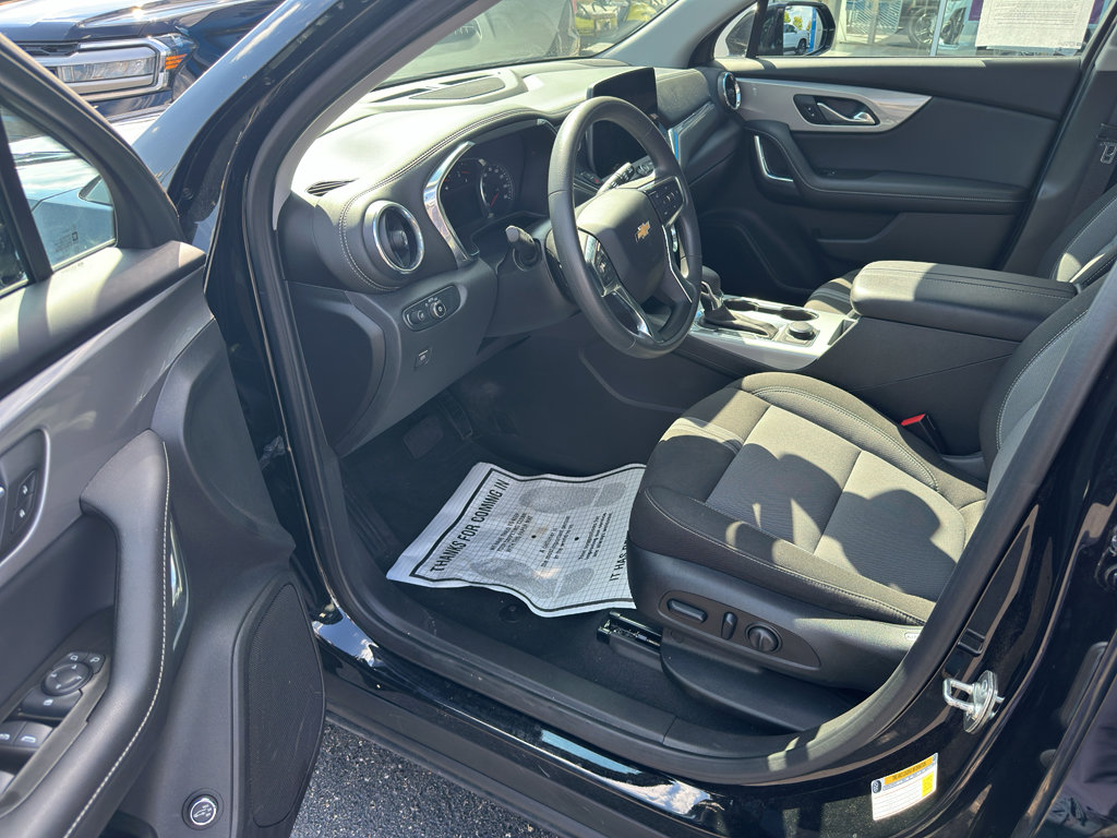 Used 2023 Chevrolet Blazer LT w/ Convenience Package FWD image 8