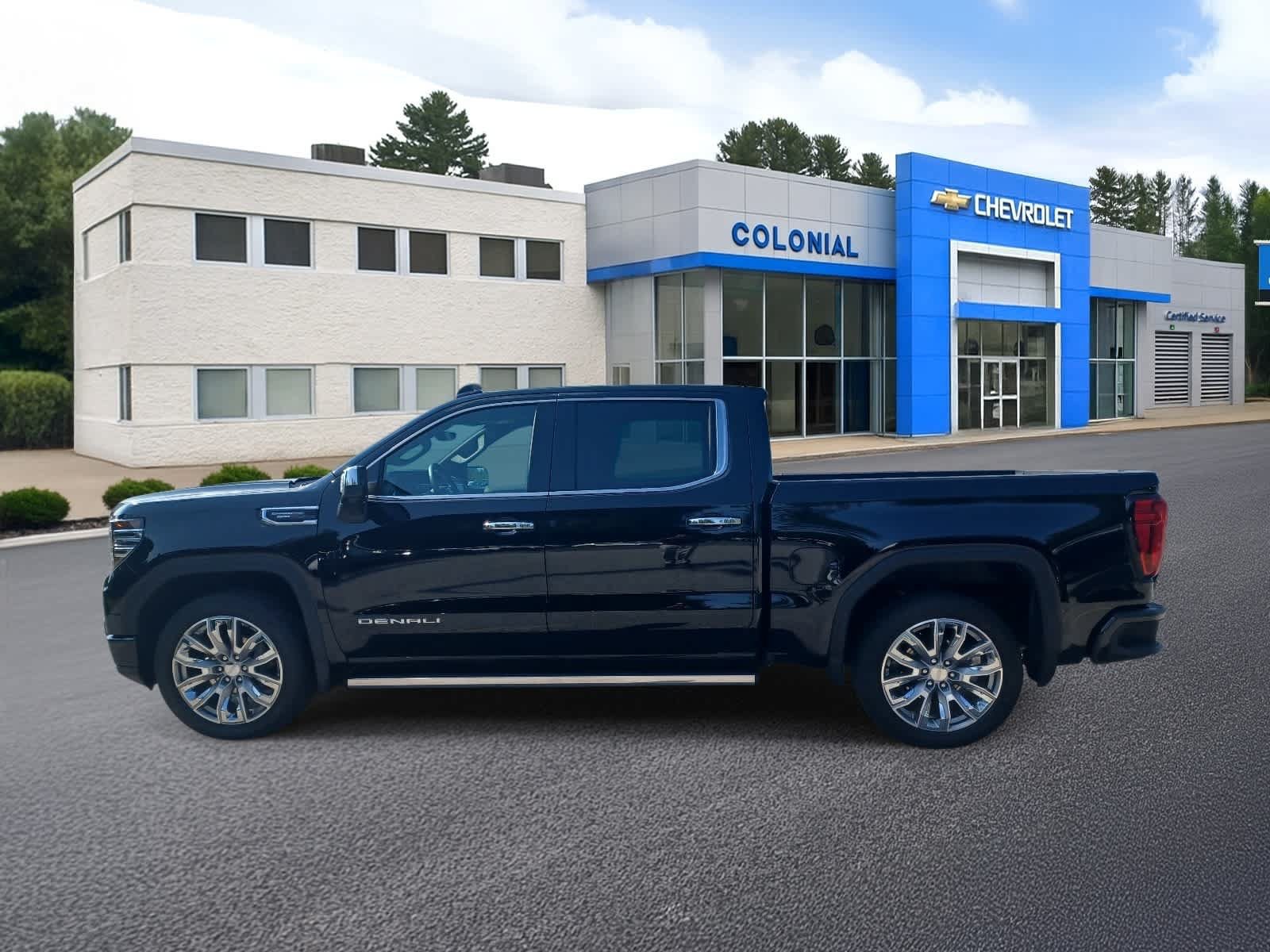 Used 2025 GMC Sierra 1500 Denali w/ Denali Reserve Package AWD/4WD image 6