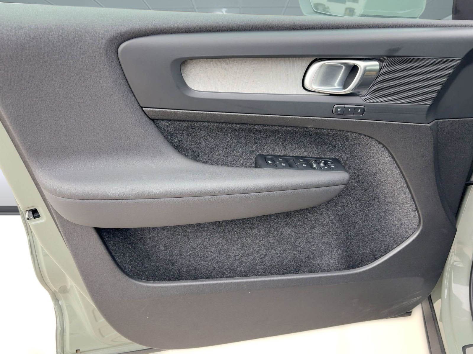 Certified 2025 Volvo XC40 B5 Plus image 20