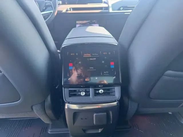 New 2027 Cadillac Vistiq Sport w/ LPO, Floor Liner Package AWD/4WD image 21