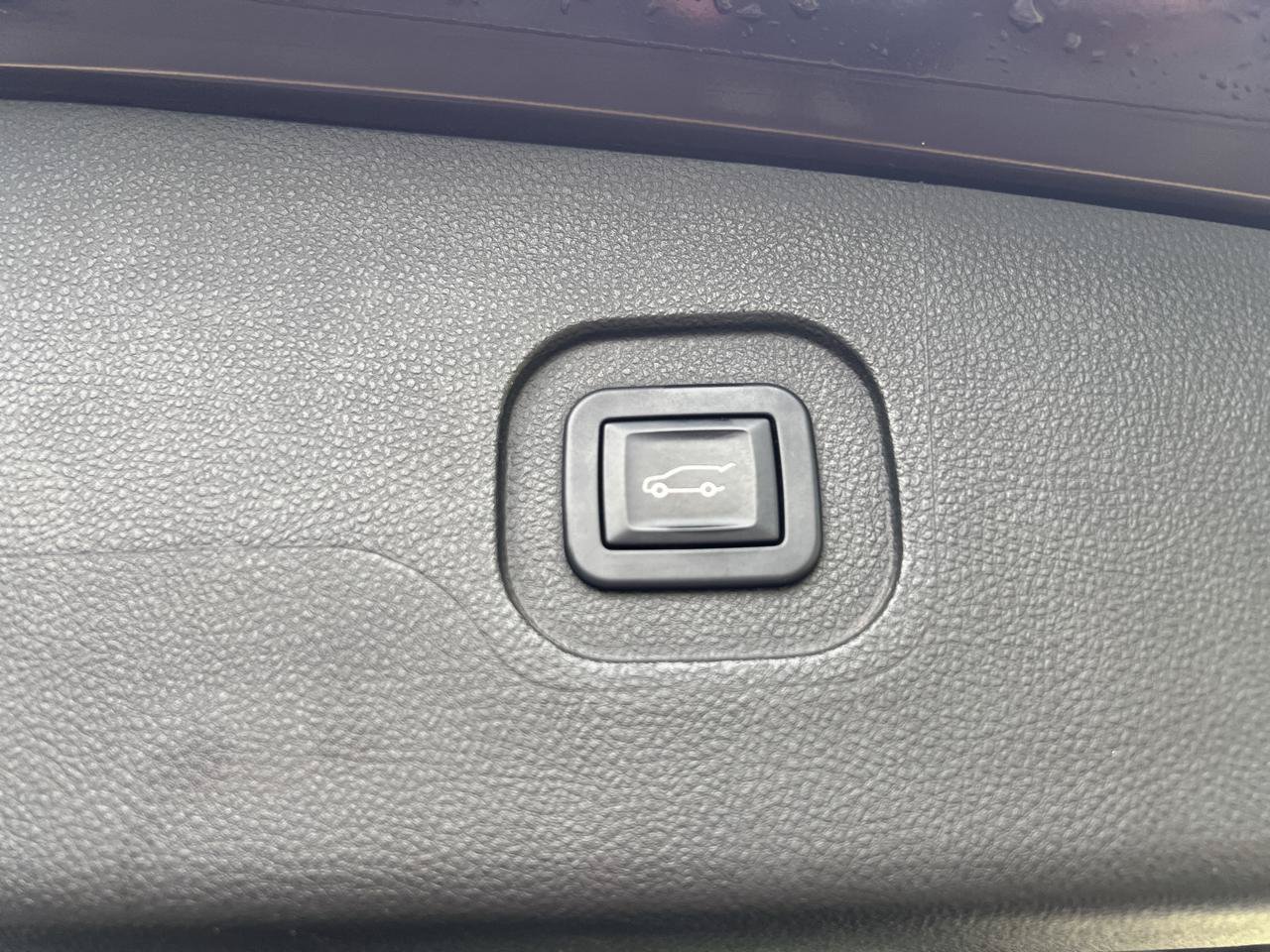 Used 2011 Chevrolet Equinox LTZ w/ Spring Special Package FWD image 35