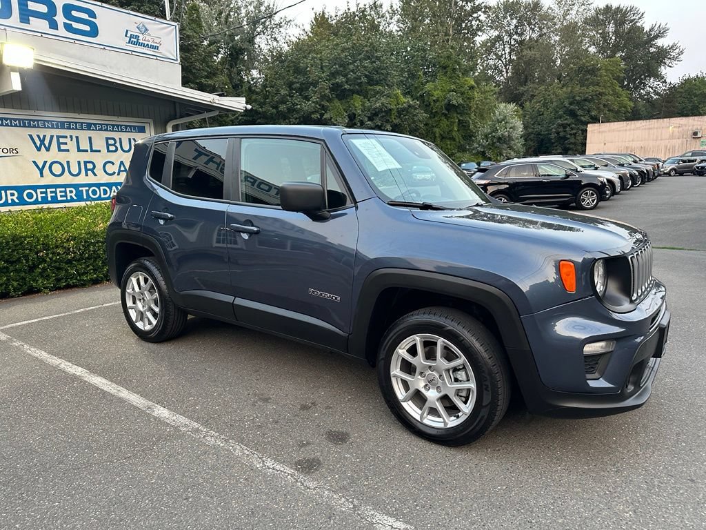 Used 2023 Jeep Renegade Latitude AWD/4WD image 3