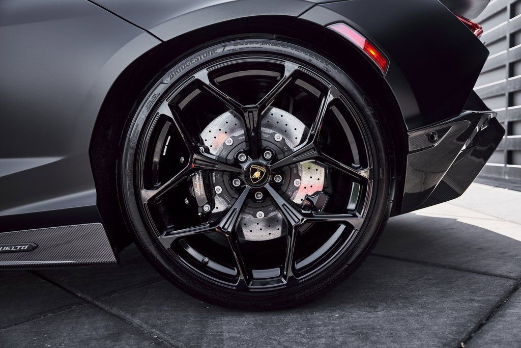Used 2025 Lamborghini Revuelto image 29
