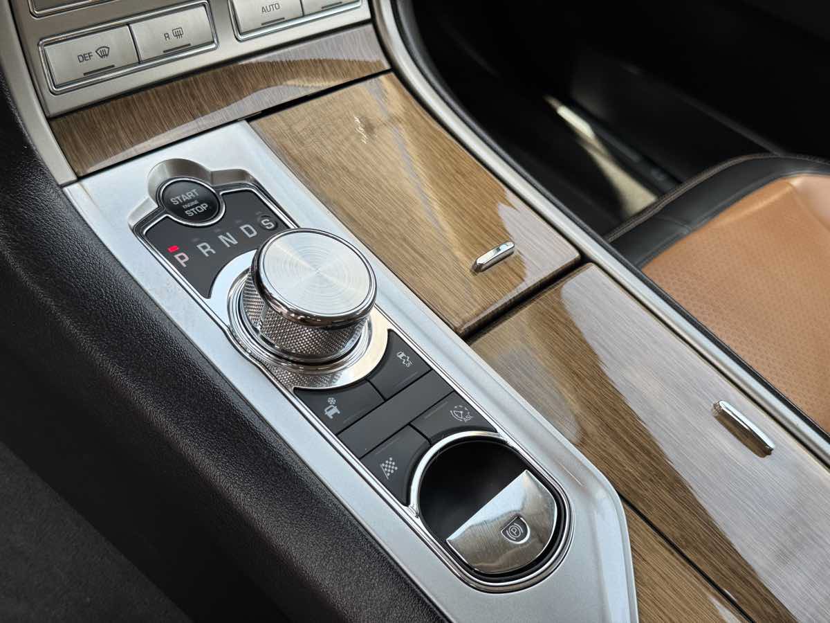 Used 2011 Jaguar XF R RWD image 25