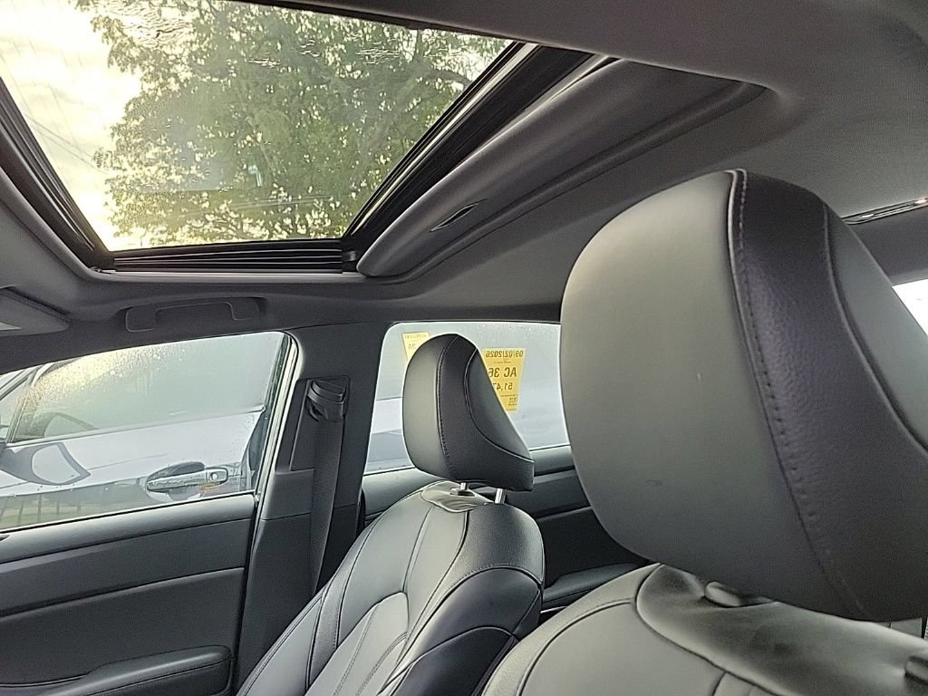 Used 2019 Toyota Avalon XLE w/ Moonroof Package FWD image 7