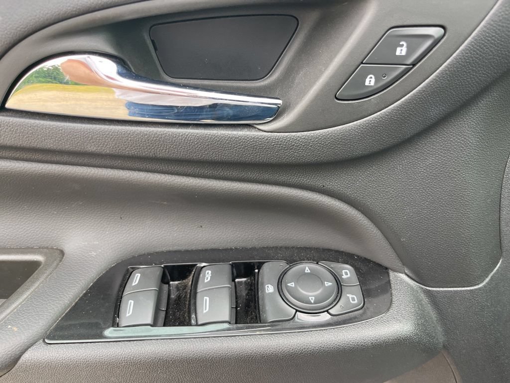 Used 2023 Chevrolet Equinox Premier w/ LPO, Floor Liner Package AWD/4WD image 15