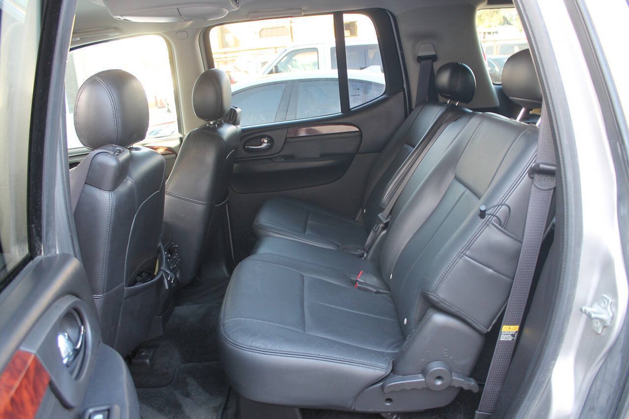 Used 2005 GMC Envoy XL SLT RWD image 18