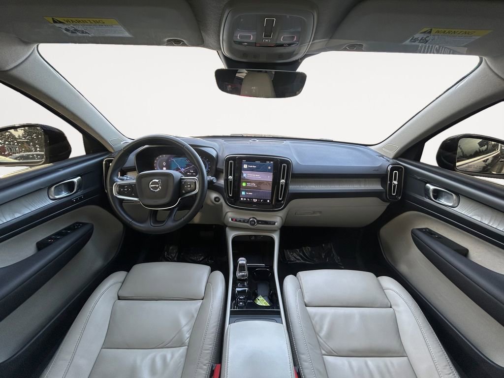 Used 2023 Volvo XC40 B5 Plus image 13