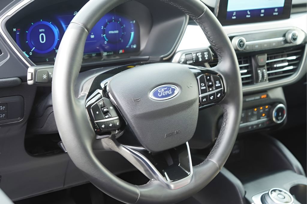 Used 2022 Ford Escape SEL w/ Technology Package image 14