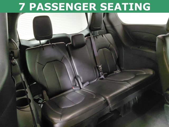 Used 2025 Chrysler Pacifica Select image 6