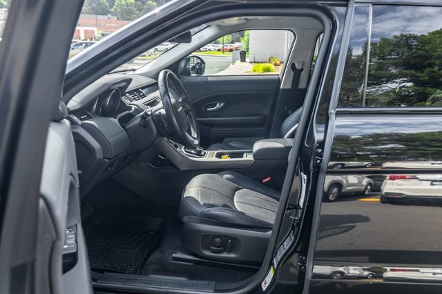 Used 2019 Land Rover Range Rover Evoque SE AWD/4WD image 25