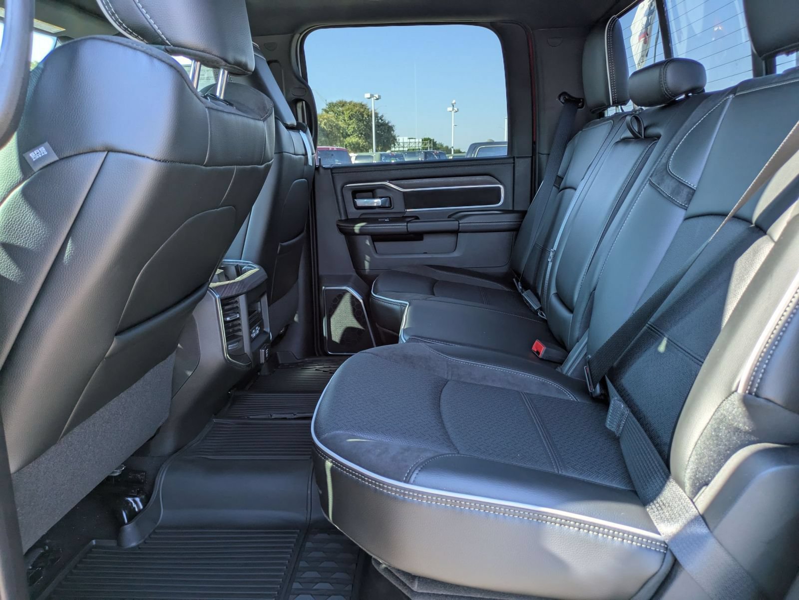 New 2026 RAM 2500 Laramie AWD/4WD image 12