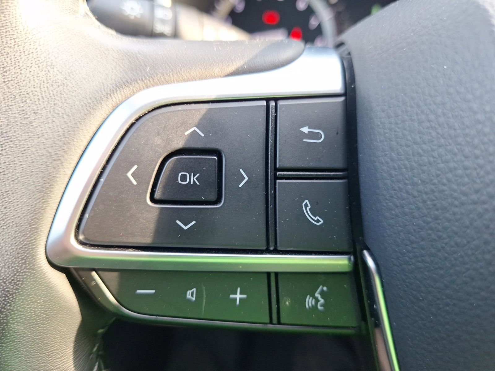 Used 2020 Toyota Highlander XLE FWD image 21