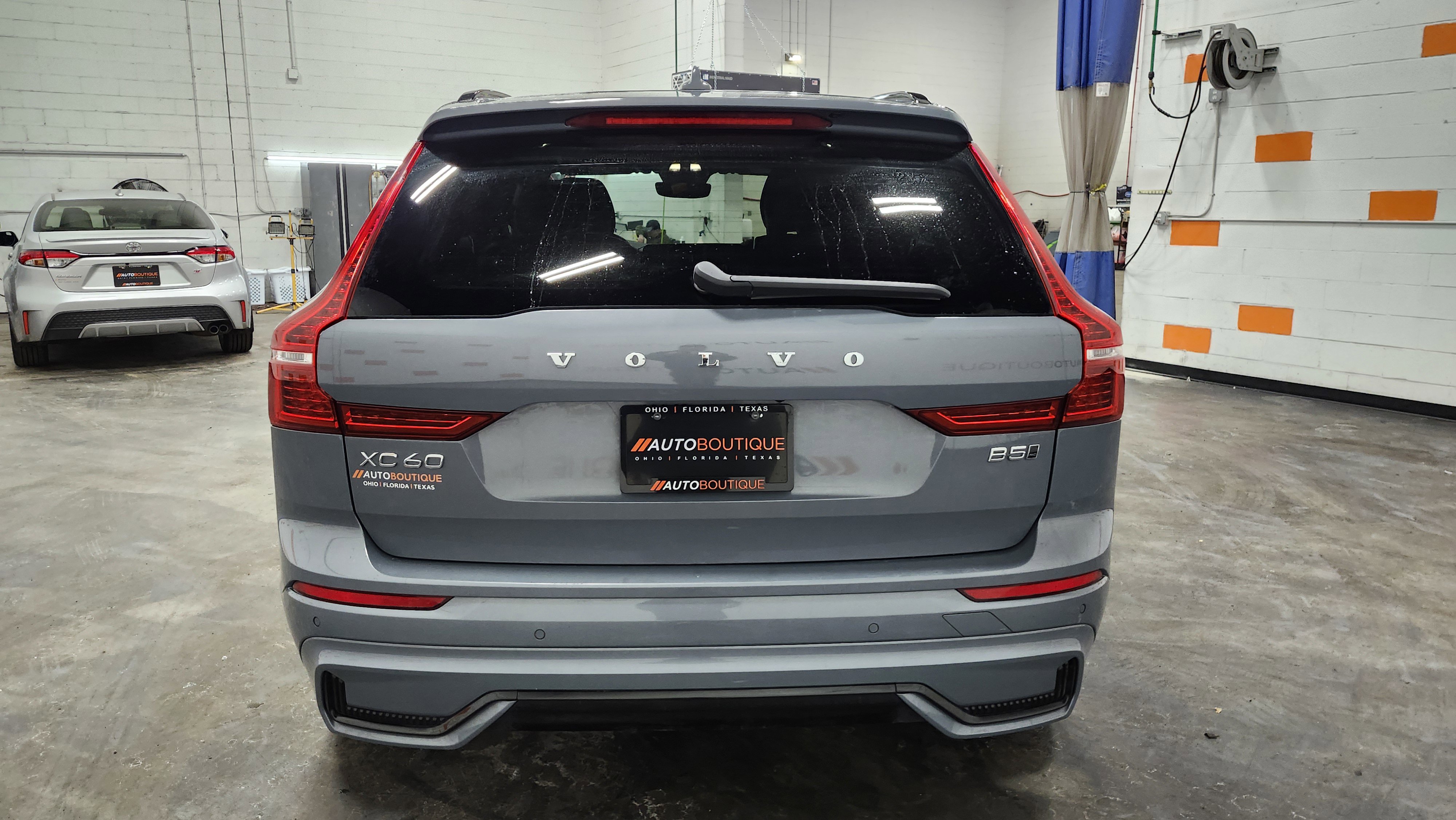 Used 2024 Volvo XC60 B5 Plus image 16