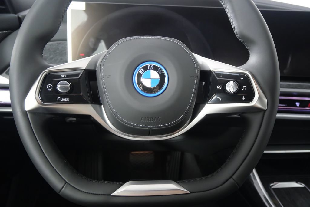 Used 2025 BMW i7 eDrive50 image 19