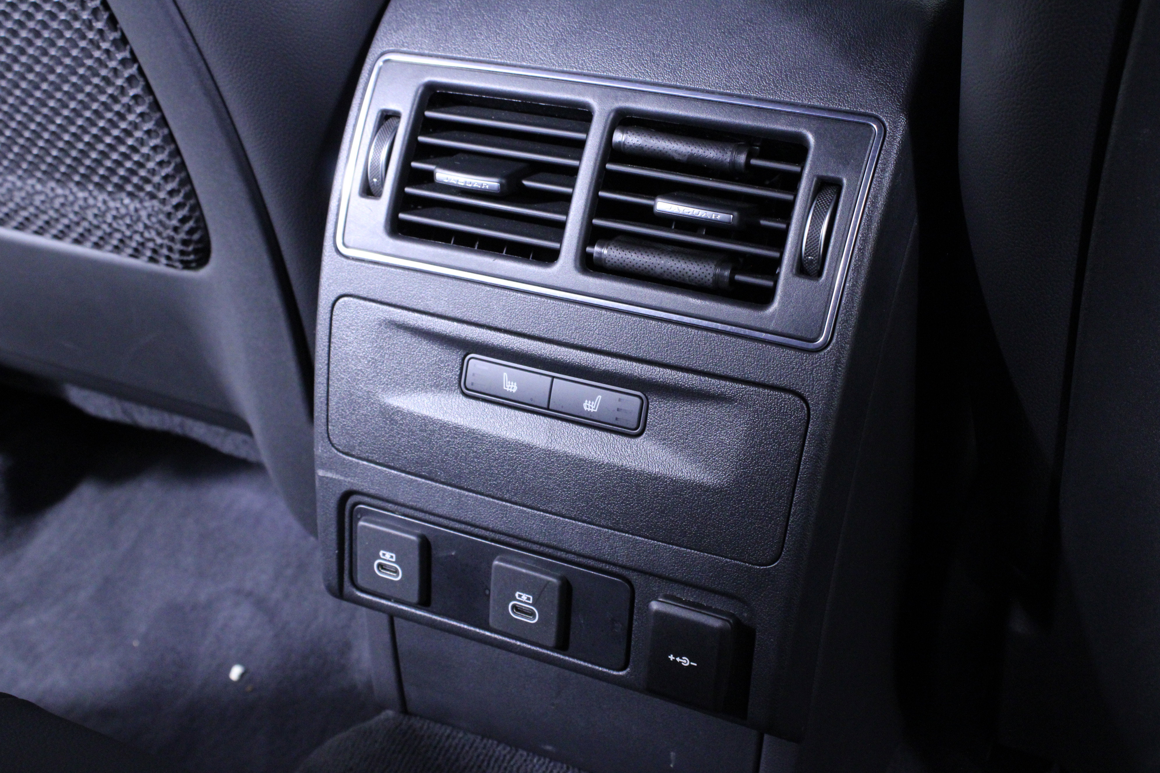 Used 2025 Jaguar F-PACE R-Dynamic S image 15