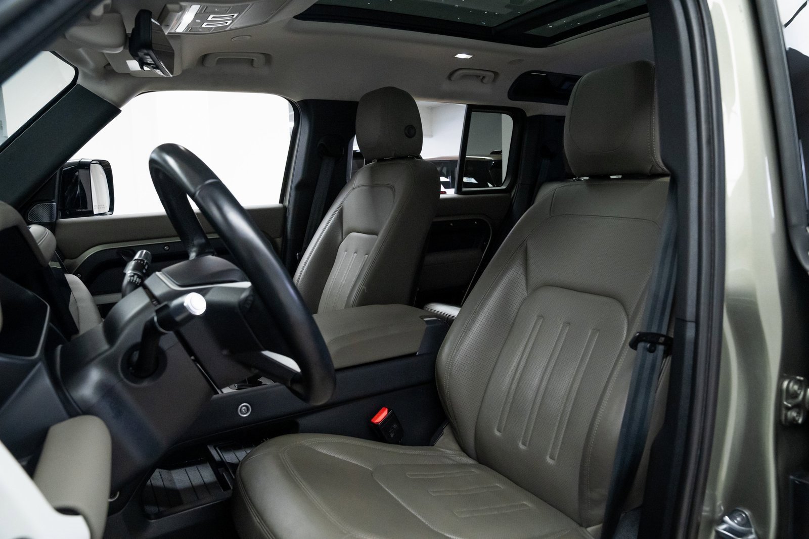 Used 2021 Land Rover Defender 110 SE image 17