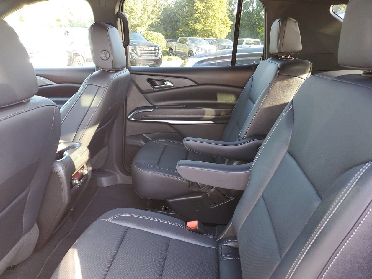 Used 2026 Chevrolet Traverse LT FWD image 9