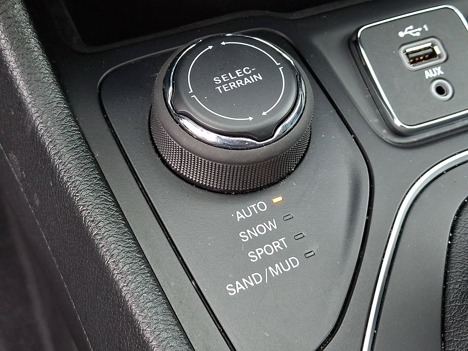 Certified 2022 Jeep Cherokee Latitude Lux w/ Sun & Sound Group image 27