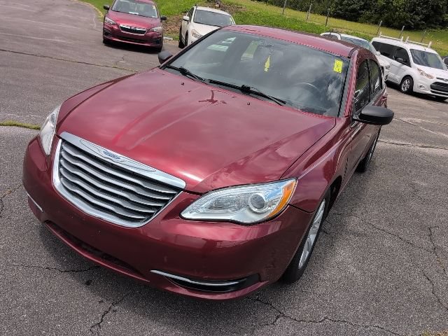 Used 2013 Chrysler 200 Touring w/ Cold Weather Group FWD image 4
