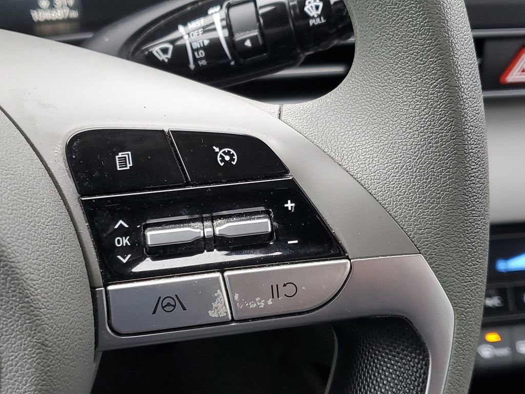 Used 2022 Hyundai Elantra Blue image 12