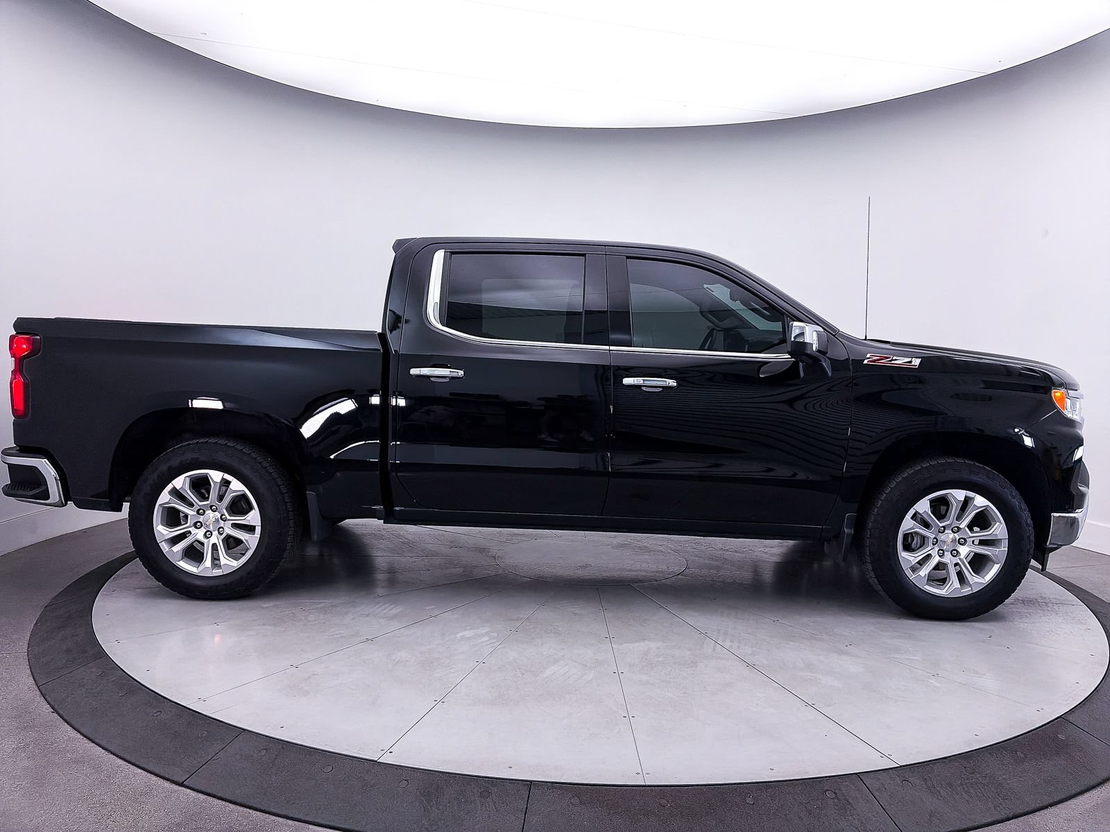 Used 2023 Chevrolet Silverado 1500 LTZ w/ LTZ Premium Package AWD/4WD image 42