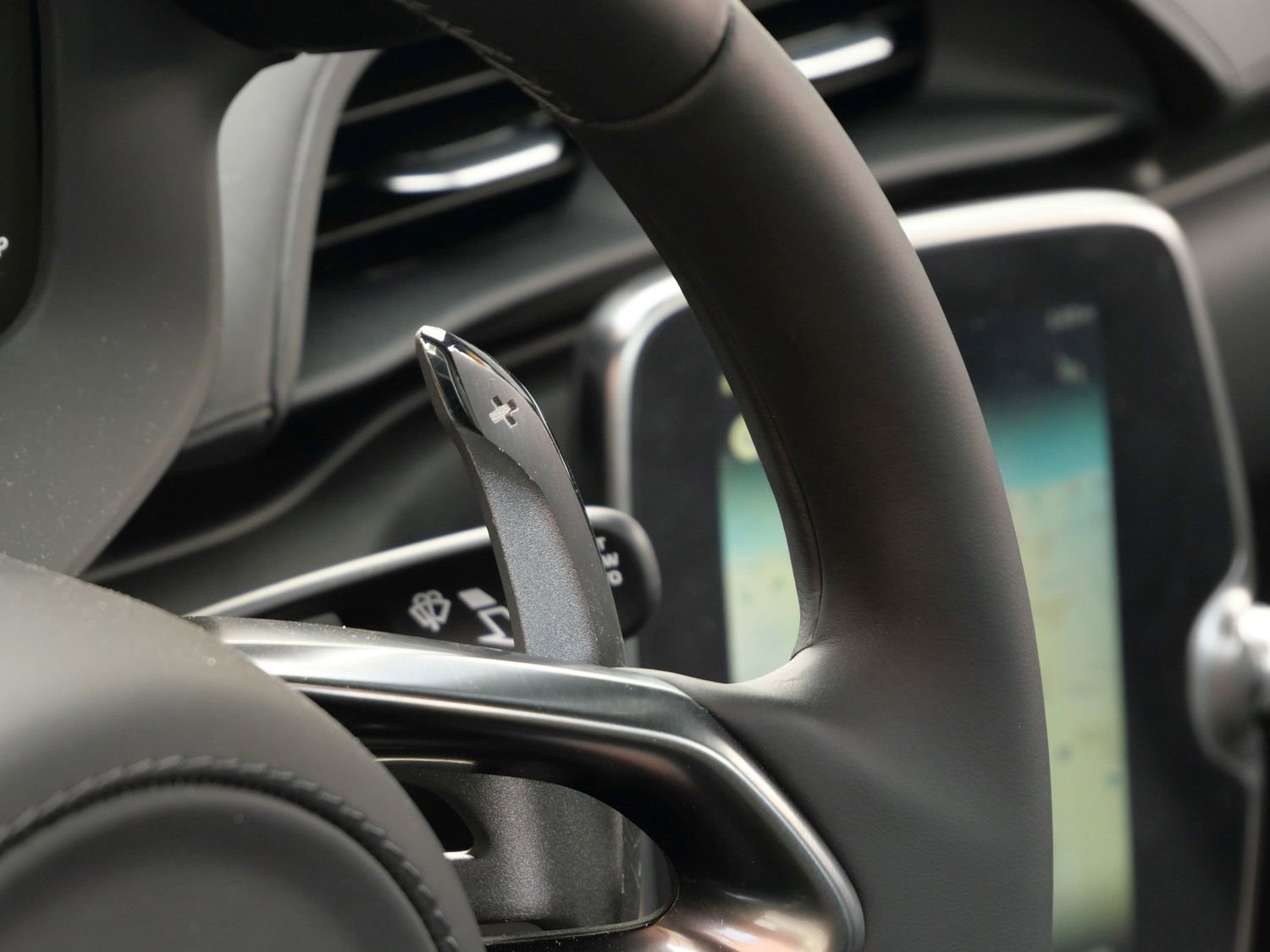 Used 2023 McLaren Artura RWD image 12