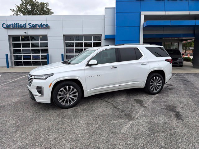 Used 2023 Chevrolet Traverse Premier w/ LPO, Floor Liner Package AWD/4WD image 4