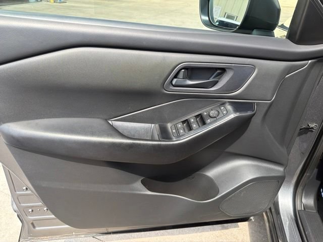 Used 2024 Nissan Rogue S AWD/4WD image 19