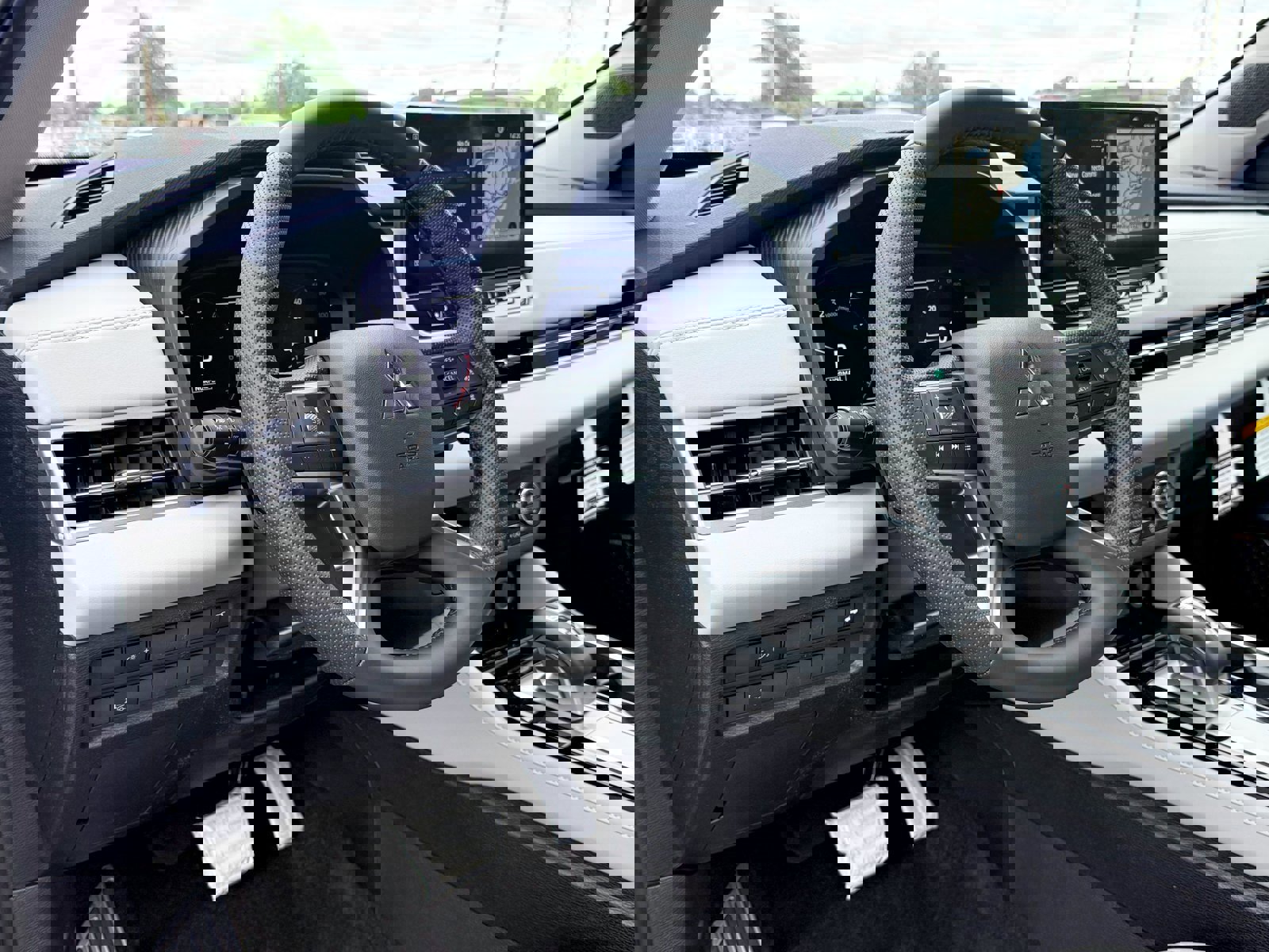 New 2025 Mitsubishi Outlander AWD image 3