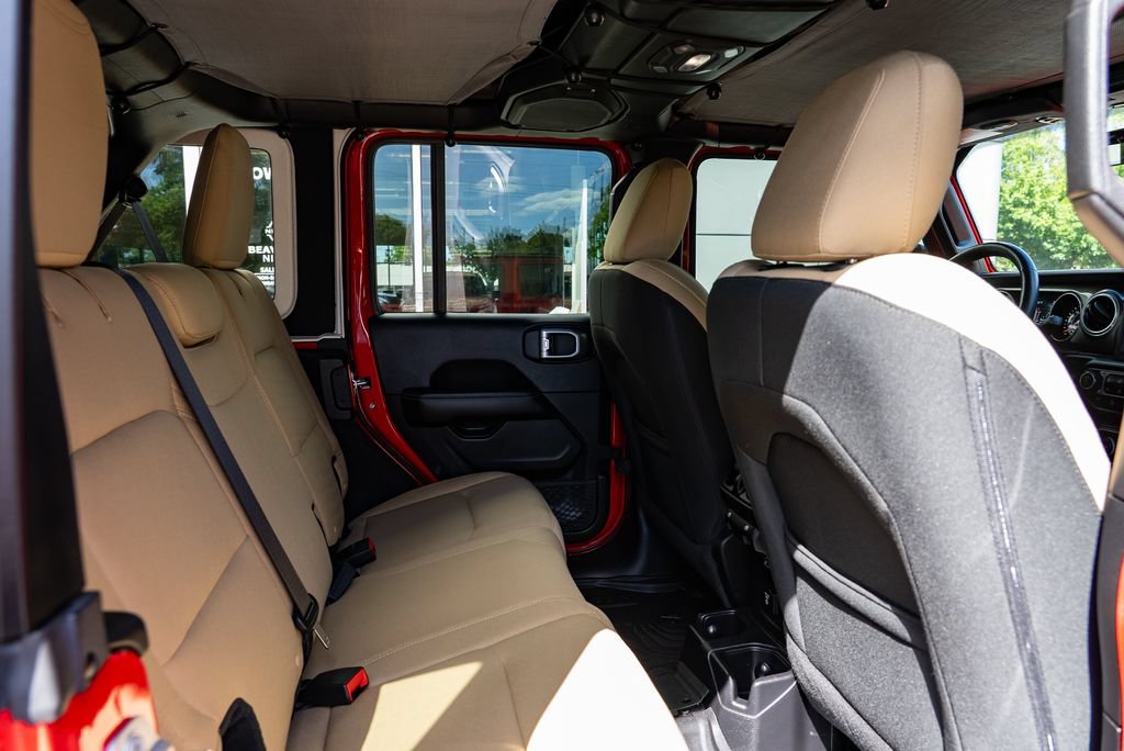 Used 2018 Jeep Wrangler Unlimited Sahara AWD/4WD image 27