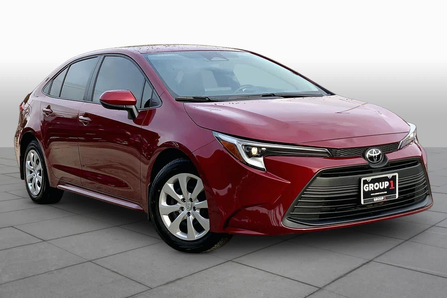 Used 2026 Toyota Corolla LE FWD image 3