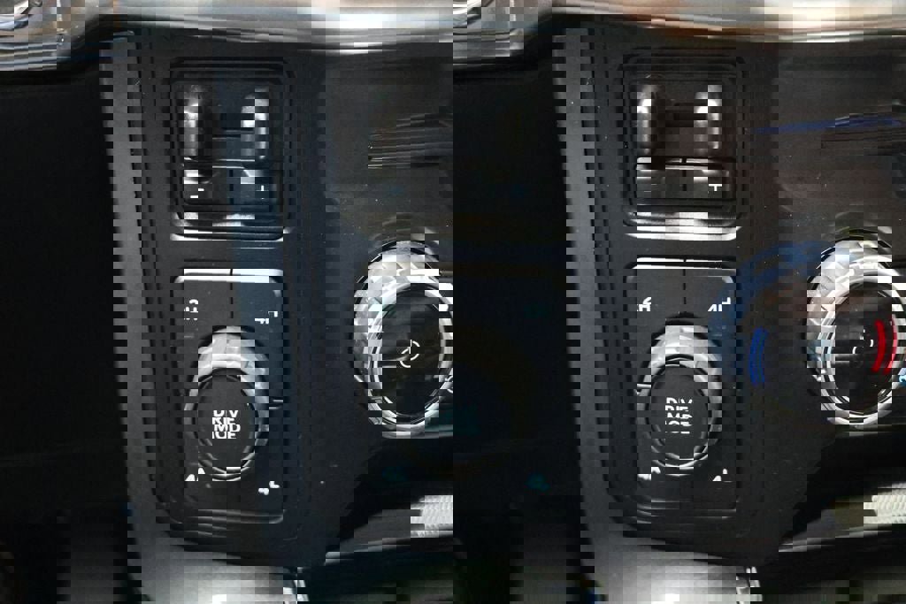 Used 2023 Ford F150 Lariat w/ Equipment Group 502A High image 31