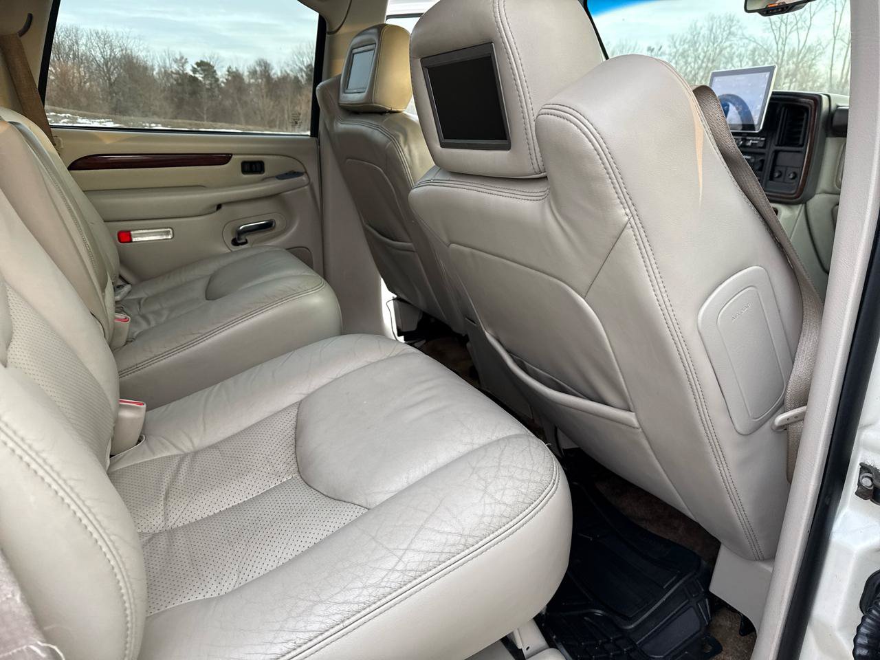 Used 2003 Cadillac Escalade AWD w/ Marketing Vehicle Package image 24