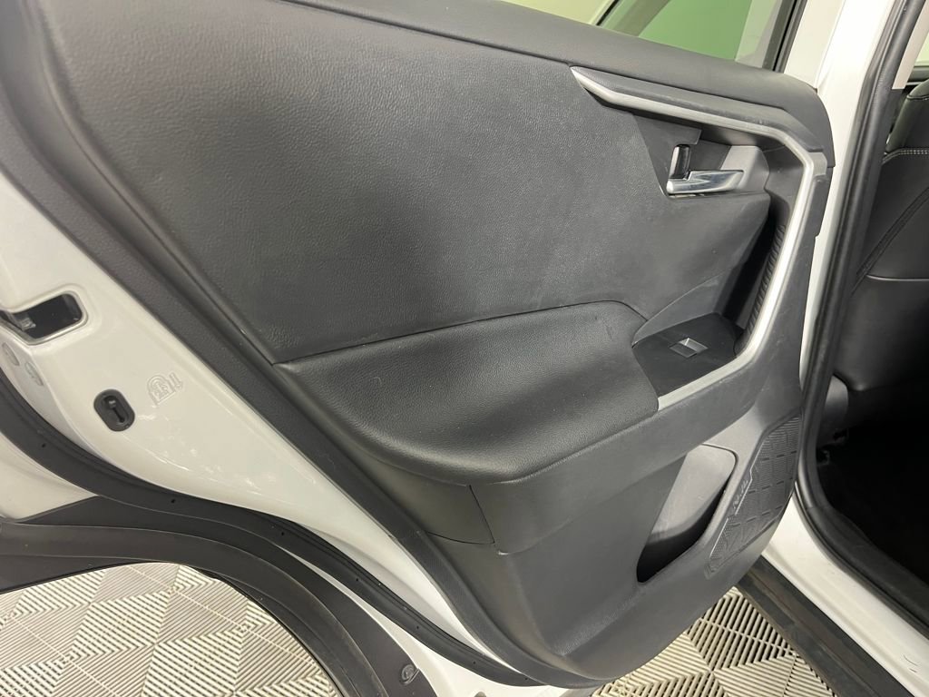 Used 2021 Toyota RAV4 XLE Premium image 12