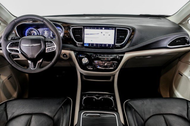 Used 2022 Chrysler Pacifica Limited FWD image 11