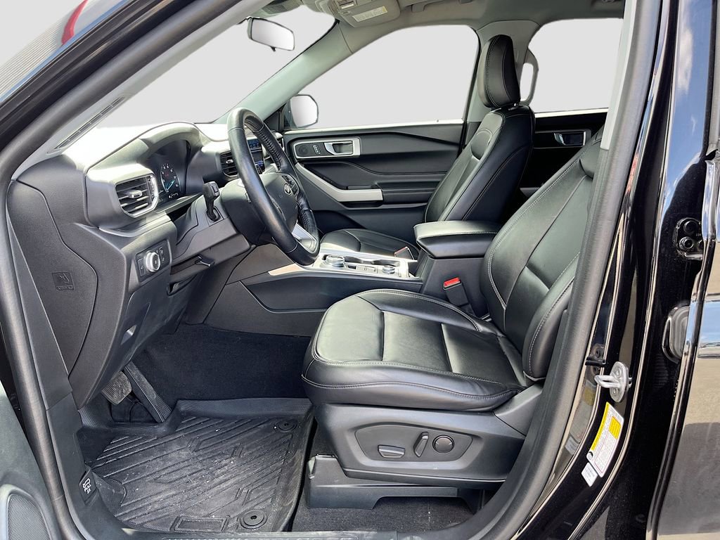 Used 2022 Ford Explorer XLT w/ Equipment Group 202A image 22
