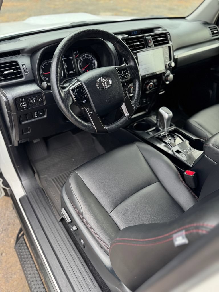 Used 2024 Toyota 4Runner TRD Off-Road Premium AWD/4WD image 29