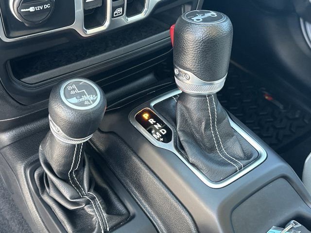 Used 2019 Jeep Wrangler Unlimited Sahara w/ Uconnect 4C Nav & Sound Group AWD/4WD image 33