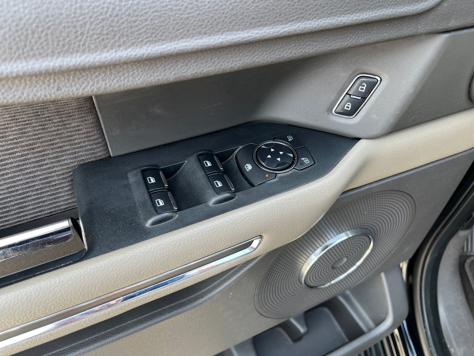 Used 2019 Ford Expedition XLT AWD/4WD image 17