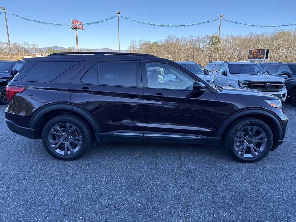 Used 2023 Ford Explorer XLT w/ Equipment Group 202A image 8