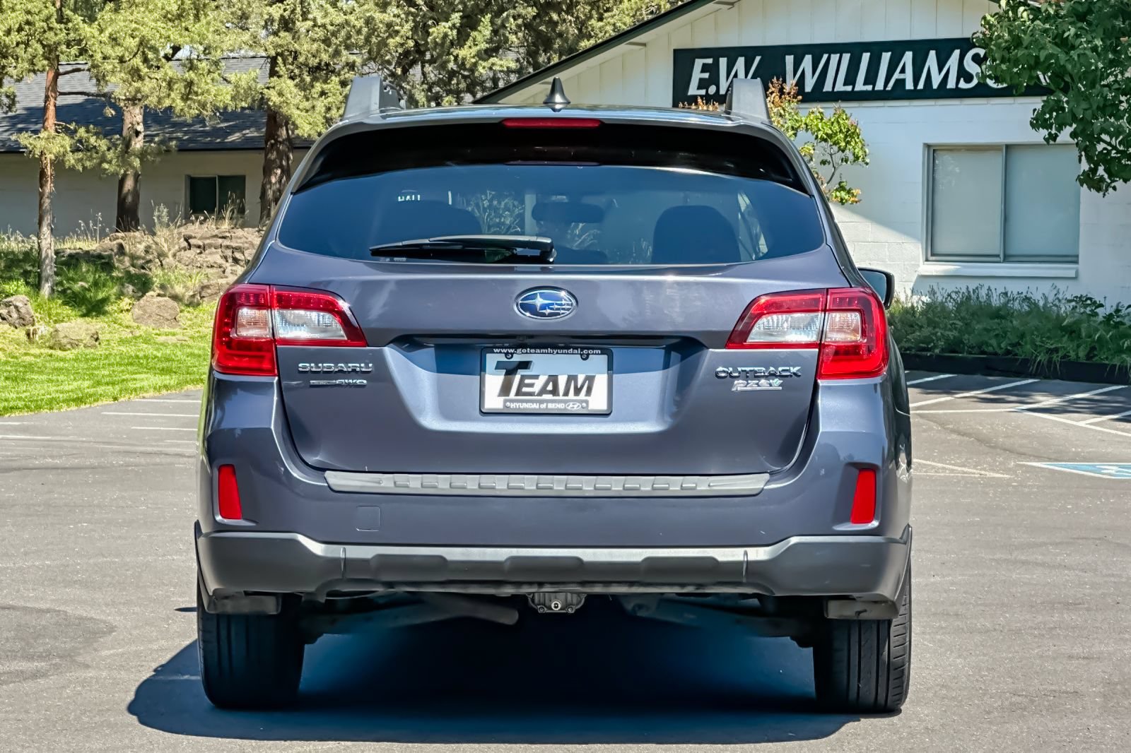 Used 2017 Subaru Outback 2.5i Premium AWD/4WD image 5