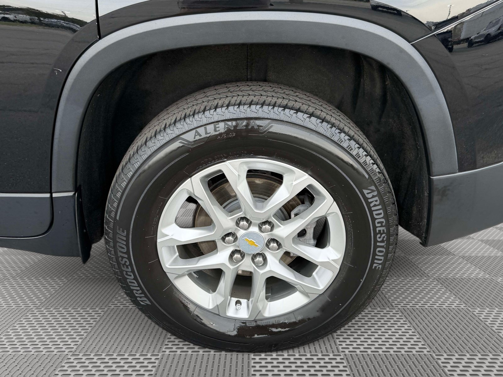 Used 2021 Chevrolet Traverse LS FWD image 32