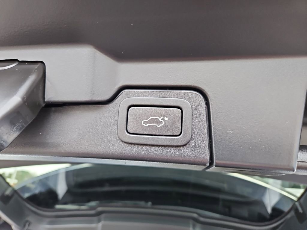 Used 2019 Land Rover Range Rover Evoque image 32