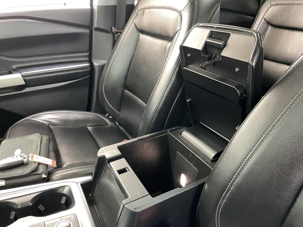 Used 2020 Ford Explorer XLT AWD/4WD image 35